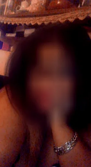 Amira, 29