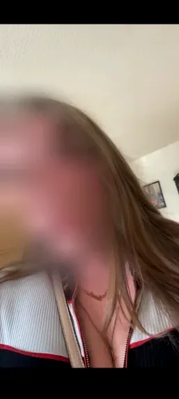Andrea, 25