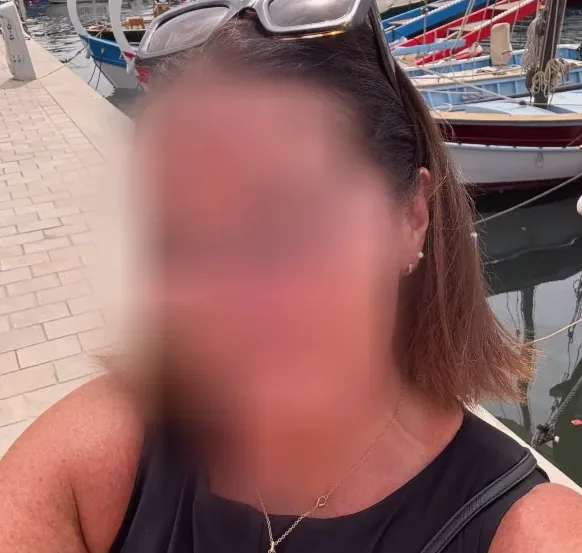 Andrea, 32