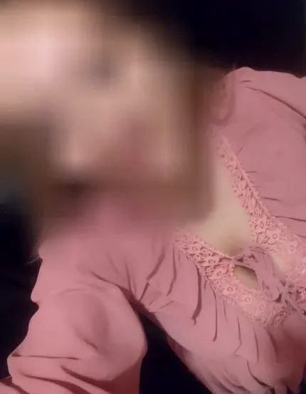 Larissa, 28