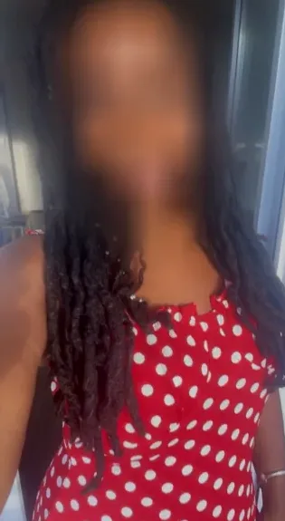 Nina, 36