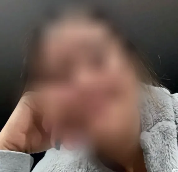 Sandra, 40