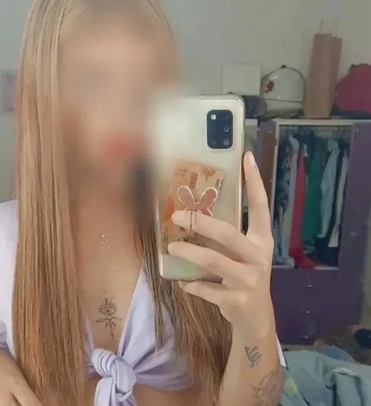 Sophie, 33