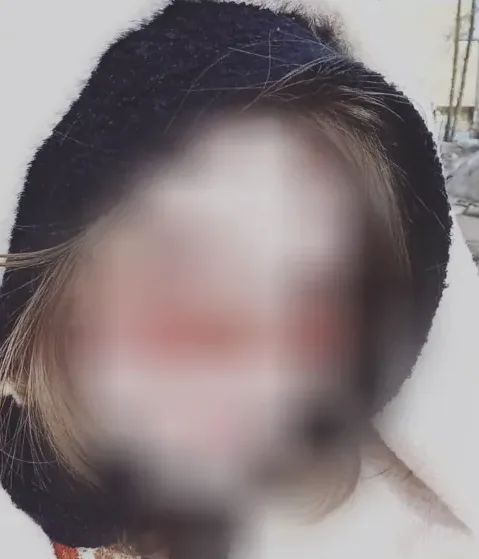 Yasmin, 19